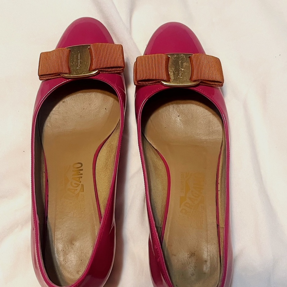 Salvatore Ferragamo Vara Bicolor Patent Leather Pumps size 5.5